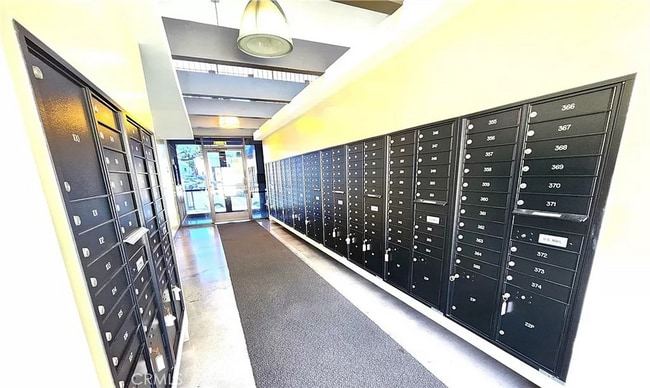 Building Photo - Studio Condo! Long Beach! 90804! Move-In Special $500 Off First Months Rent!