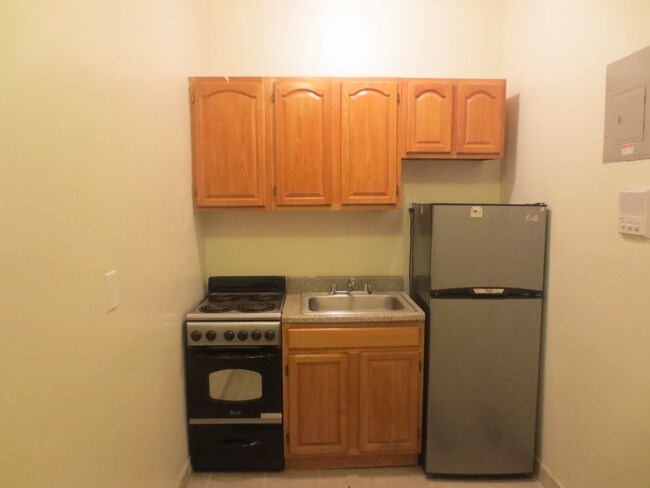 Building Photo - 328 E 55th St