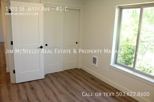 Building Photo - 1301 SE Jetty Ave