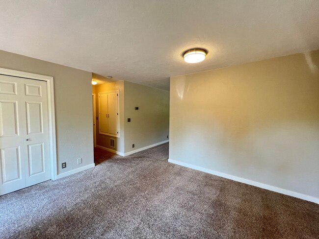 Building Photo - $300 OFF Move in Costs!  Elegant Four Bedr...