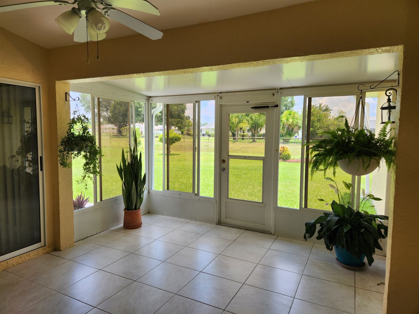 Building Photo - BEAUTIFUL 3 BR / 2 BA HOME AVAILABLE IN MIRROR LAKES