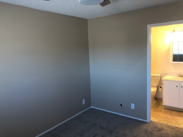 Building Photo - 3456 Redwood Ct