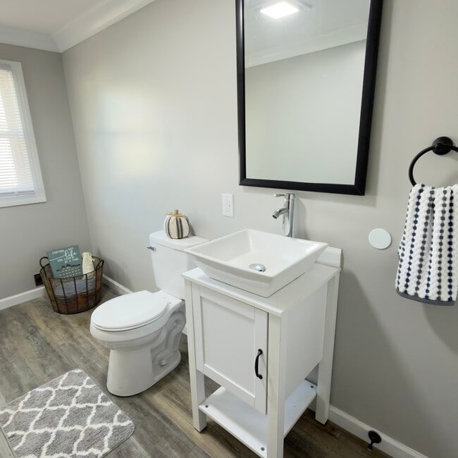 Building Photo - 510 S Sycamore St