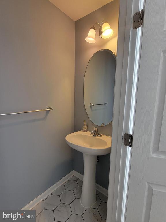 Building Photo - 216 Monticello Square