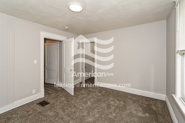 Building Photo - 1838 N California Ave