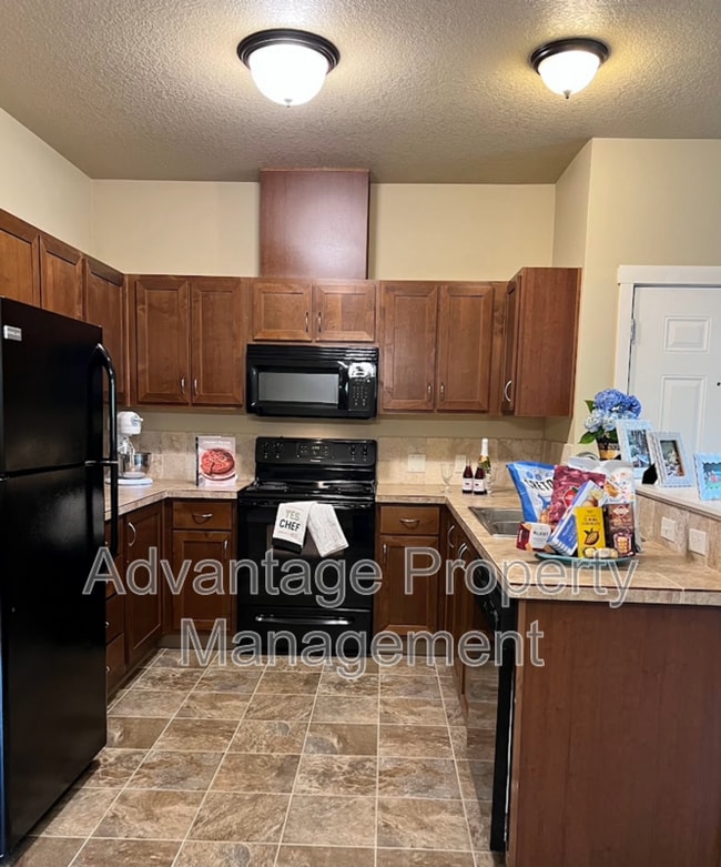 Building Photo - 519 Catron St N