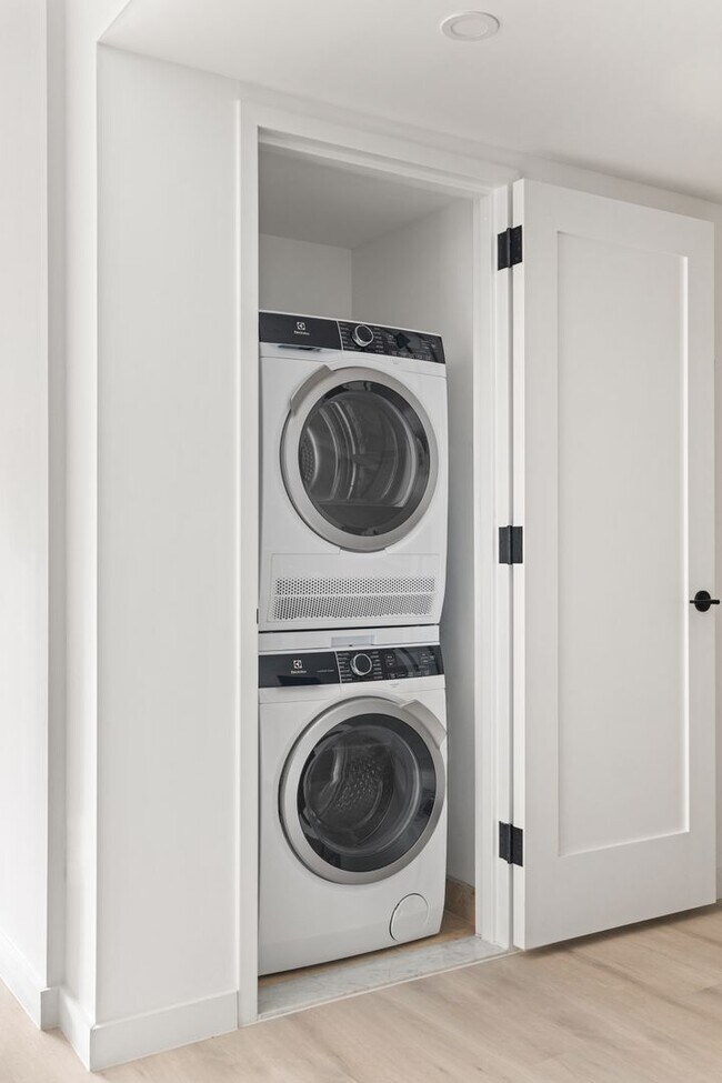 Building Photo - 2971 Shell Rd