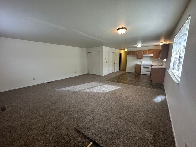 Building Photo - 2 Bedroom Unit for Rent