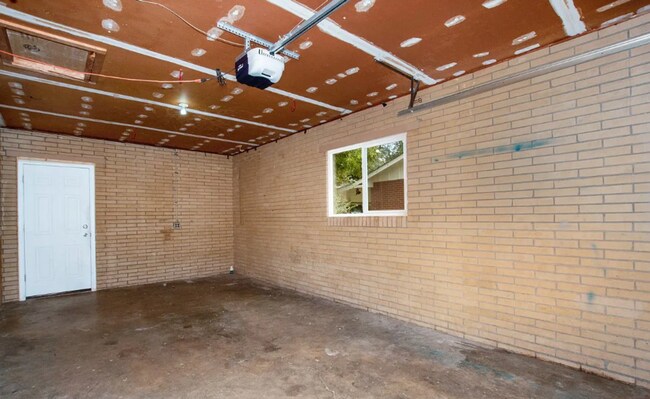 Building Photo - 1920 Springfield Dr