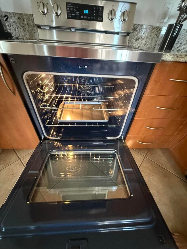 Building Photo - 156 SW Peacock Blvd