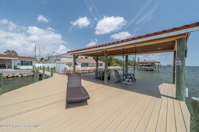 Building Photo - 1110 S Banana River Dr
