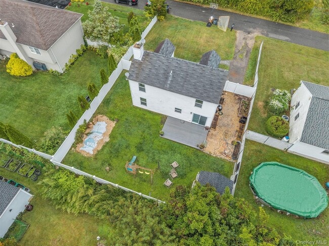 Building Photo - 98 Dahlia Dr