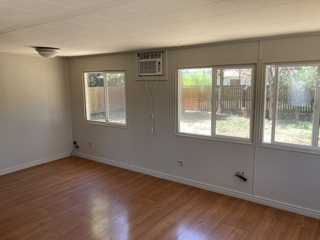 Living Room Facing West - 2021 Timberline Ln