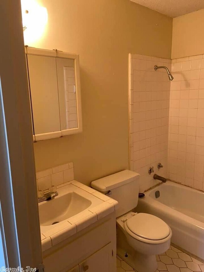 Building Photo - 13 Rosemunn Dr