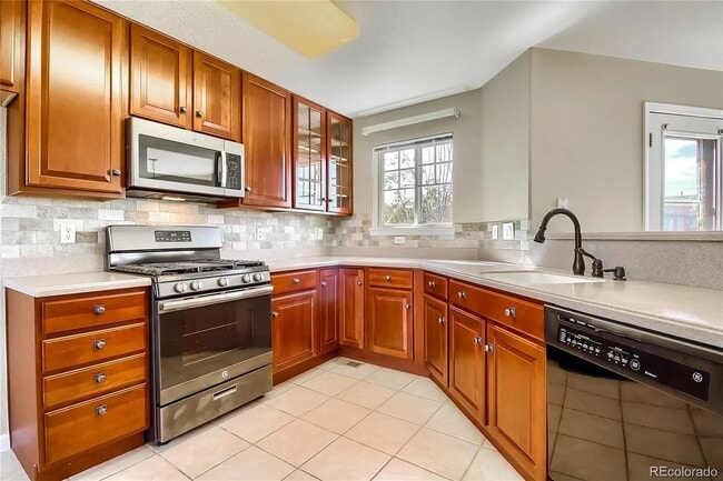 Building Photo - Stunning 3 bedroom townhome!