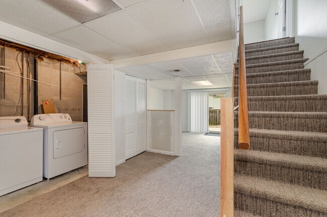 Building Photo - 617 Allenview Dr
