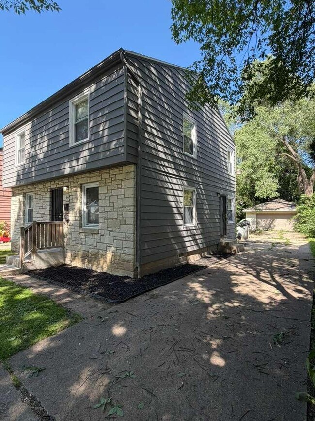 Building Photo - 4636 N 46th St