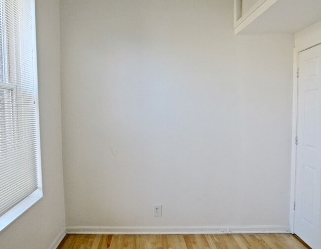 Building Photo - Cozy 1 Bed / 1 Bath - River West