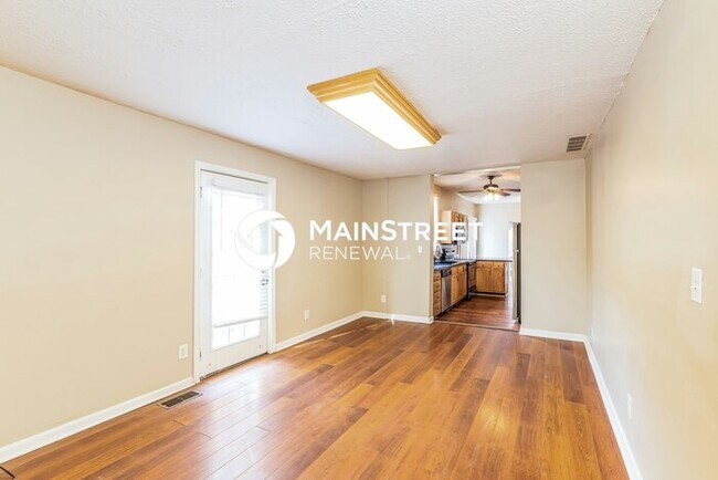 Building Photo - 3 Bedroom Pet-Friendly Home in Louisville, KY with Main Street Renewal