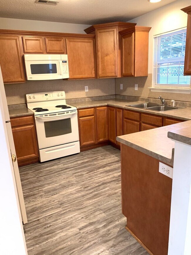 Building Photo - 199 Clusters Cir