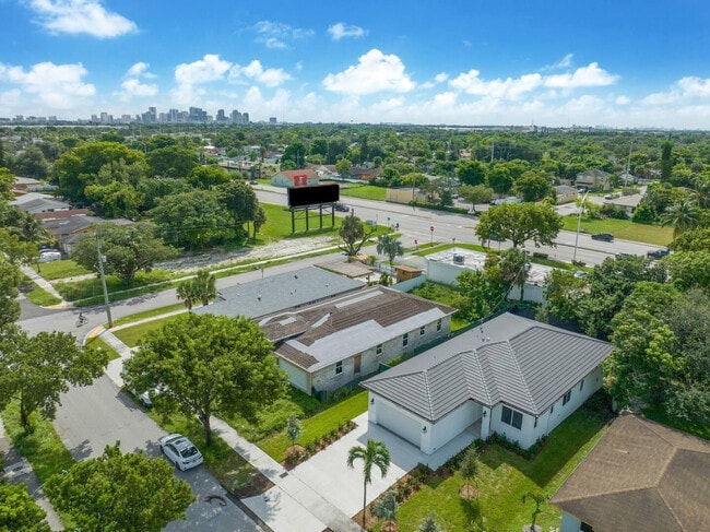 Building Photo - 2962 NW 10th Ct