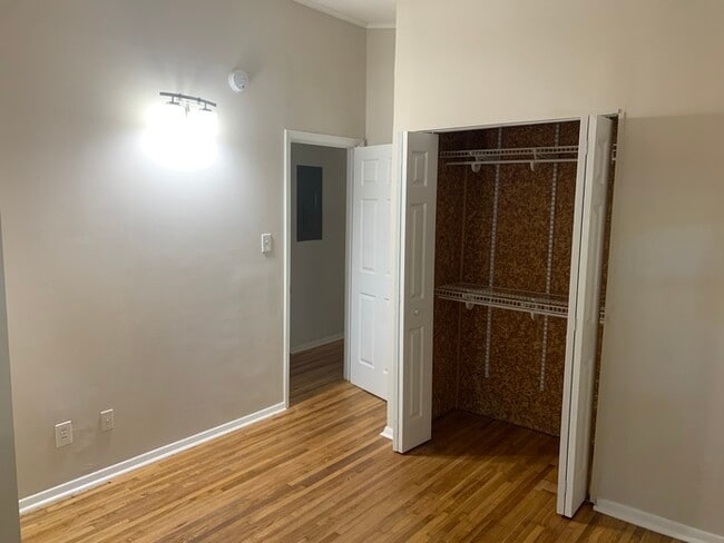 Building Photo - 17 Willow Dr