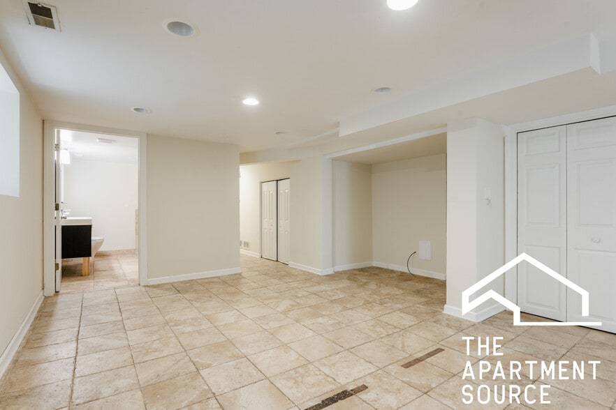 Building Photo - 2660 N Ashland Ave