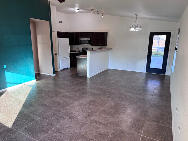 Building Photo - 10644 Canyon Sage Dr