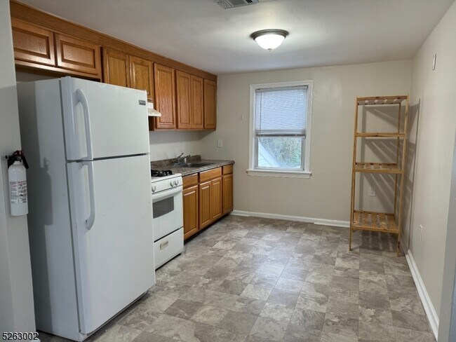 Building Photo - 42 Summit Ave