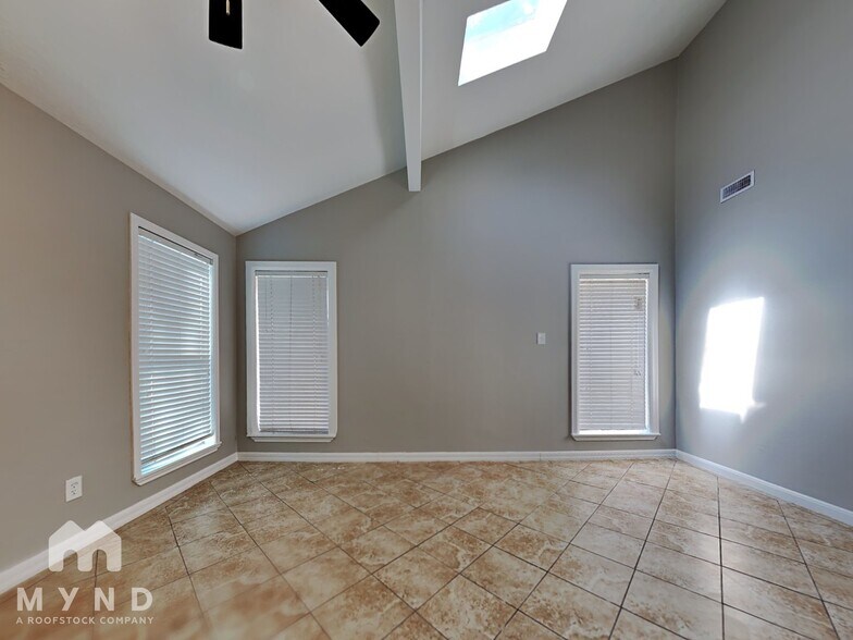 Building Photo - 14923 Walters Rd