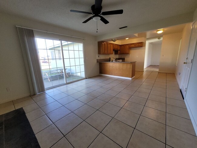 Building Photo - Parkway Home