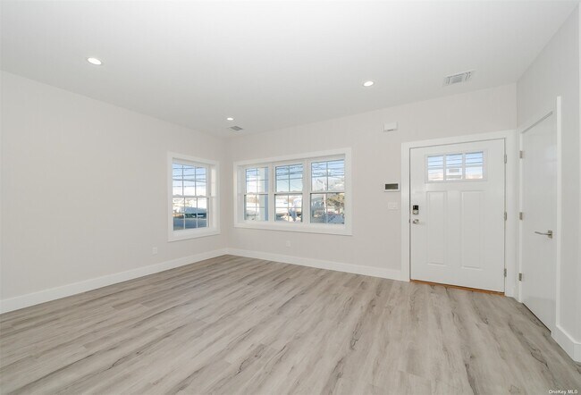Building Photo - 2800 Ocean Ave