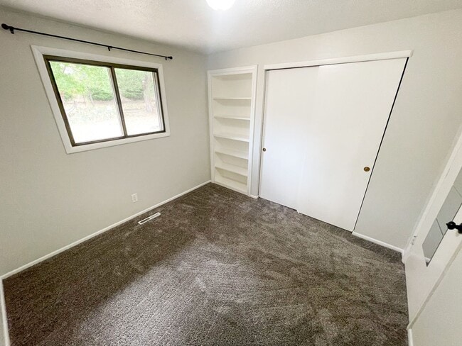 Building Photo - 3 Bedroom, 2 bath house in Moyina Heights