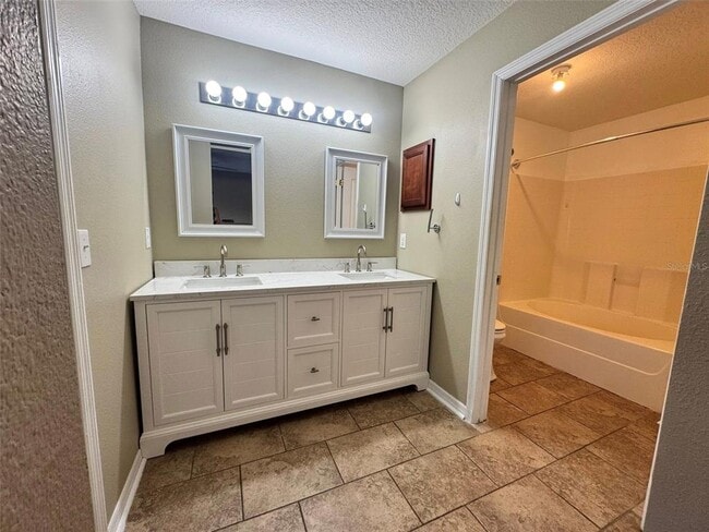 Building Photo - 918 Cork Oak Ln