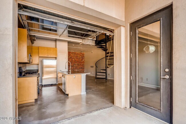 Building Photo - 914 E Osborn Rd