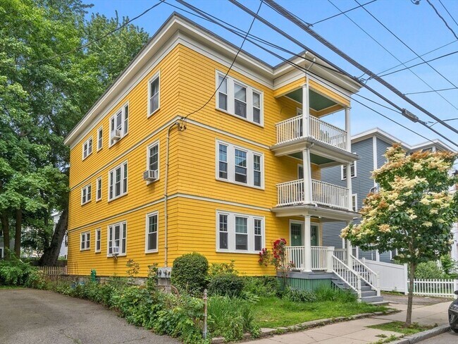 Building Photo - 137 Williams St