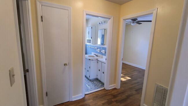 Building Photo - 5111 Palmetto Ln