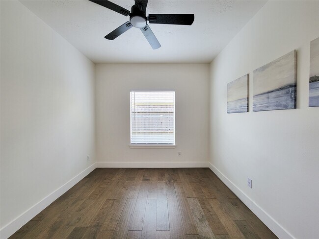 Building Photo - 218 Windrift Ct