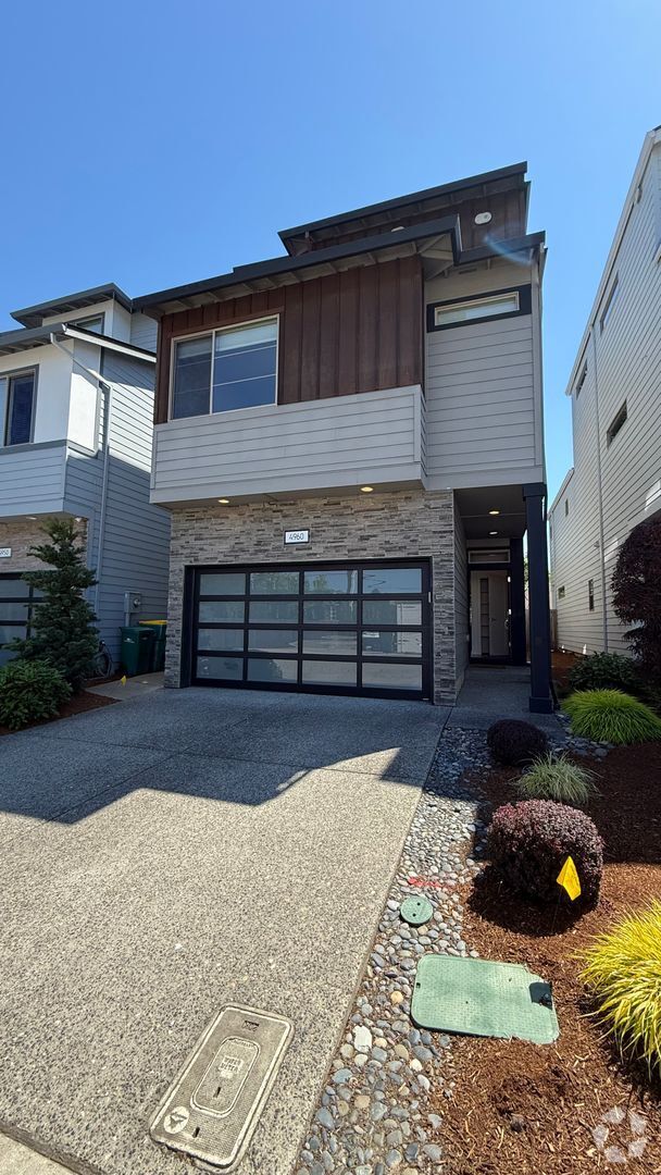 Building Photo - Video! Beautiful new large four bedroom ho...
