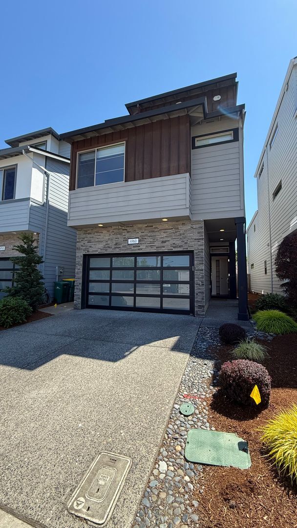 Primary Photo - Video! Beautiful new large four bedroom ho...