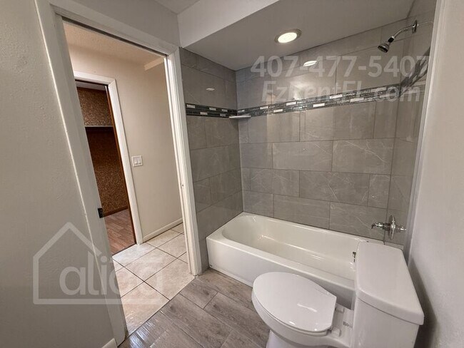 Building Photo - 6240 Bolling Dr