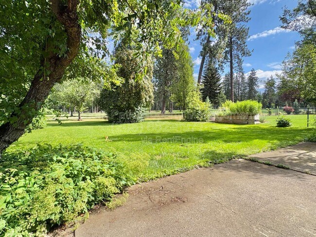 Building Photo - 2707 Fairway Dr