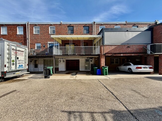 Building Photo - RARELY Offered completely RENOVATED PACKER PARK 3 Bedroom/2.5 Bath HOME w/ Central AC-HARDWOOD Fl...