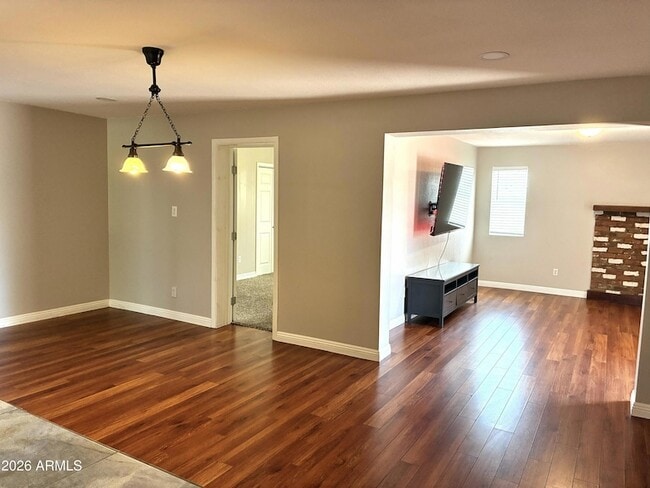 Building Photo - 523 E Malibu Dr
