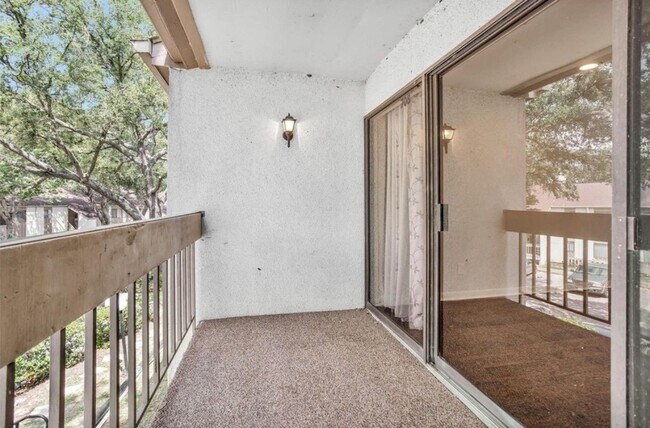 Building Photo - 12100 Melville Dr