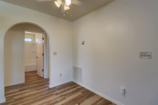 Building Photo - 7100 Roundup Dr