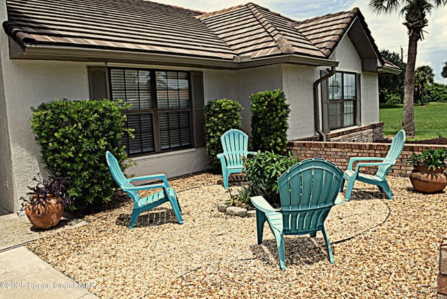 Building Photo - 285 Utopia Cir