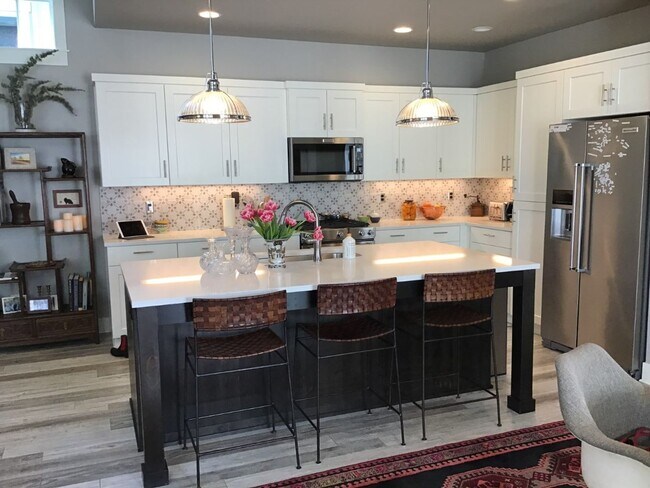 Building Photo - FOR RENT - All Inclusive Owner pays utilities - Furnished 3 bed, 2 bath NorthWest Crossing Townhome