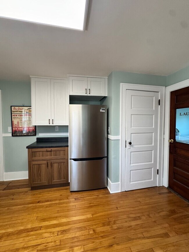 Building Photo - Spacious 4-Bedroom Home with 2 Kitchens | West Ann Arbor