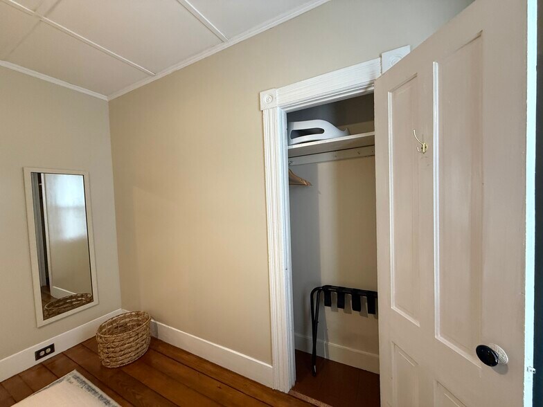 Building Photo - 15 Summit St